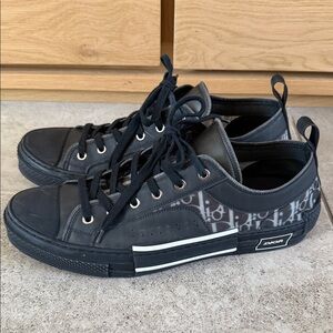 Dior Men’s Black Low-Top Sneakers with Signature Dior Oblique Panels